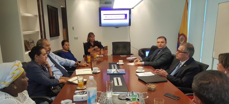 El Consulado General en Santiago realizó segunda reunión sobre los términos de la convocatoria para la Mesa Nacional de Participación de Víctimas