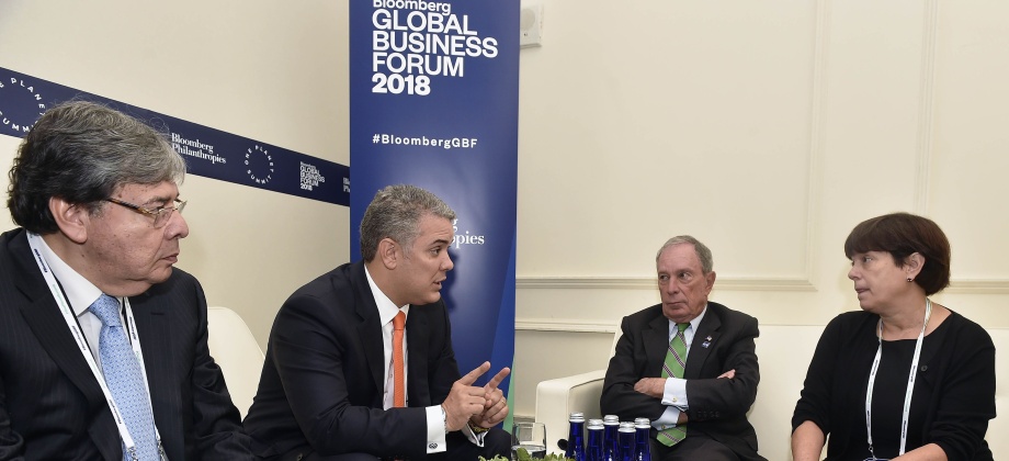 Presidente Iván Duque y Canciller Carlos Holmes Trujillo dialogaron con el exalcalde de Nueva York, Michael Bloomberg