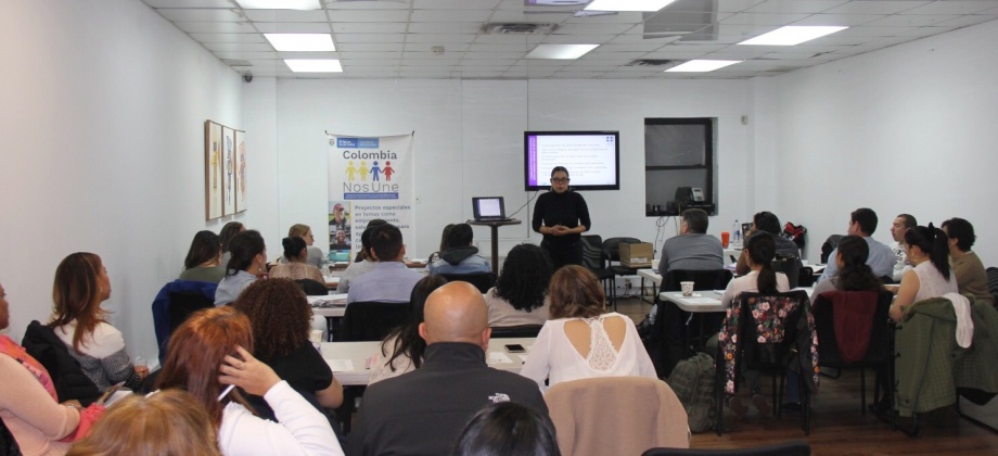 Gracias a la gestión del Consulado en Nueva York, un grupo de colombianos recibe capacitación en primeros auxilios 