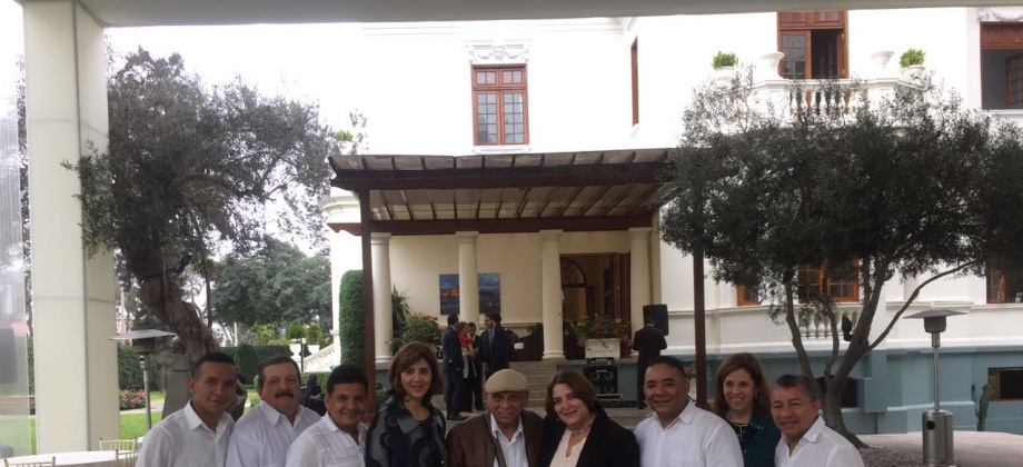 Colombia, el país invitado de honor de la XXI Feria del Libro Lima 2016, llega a este encuentro literario con lo mejor de su producción editorial y cultural, permitiendo al público peruano conocer una muestra de los mejores autores colombianos y sus obras.