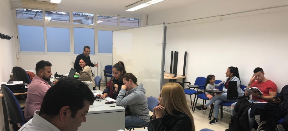 Consulado Móvil recibió a connacionales en Ibiza el 30 de noviembre y 1 de diciembre