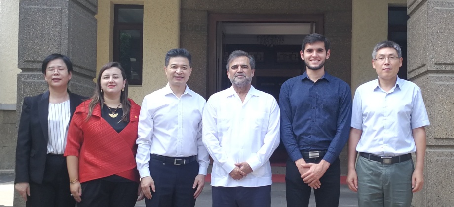 Embajador de Colombia en China visita en Jiangsu