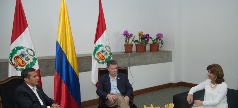 Canciller María Ángela Holguín participó en la reunión privada que sostuvieron los Presidentes de Colombia y Perú 