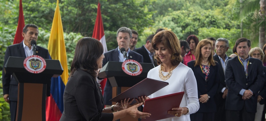 Cancilleres de Colombia y Perú suscribieron el acuerdo para la creación del Fondo Binacional para la Zona de Integración Fronteriza