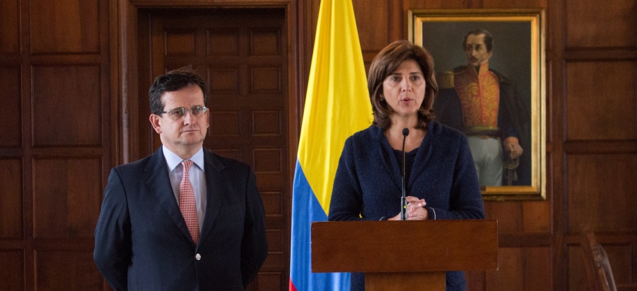Canciller María Ángela Holguín llama a consultas al Embajador de Colombia en Venezuela