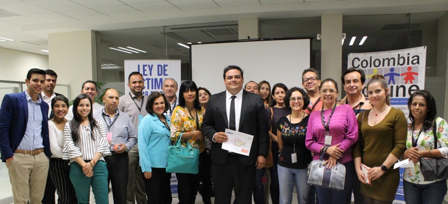 Colombianos emprendedores en industrias creativas recibieron orientación sobre las mejores estrategias para publicitar su negocio