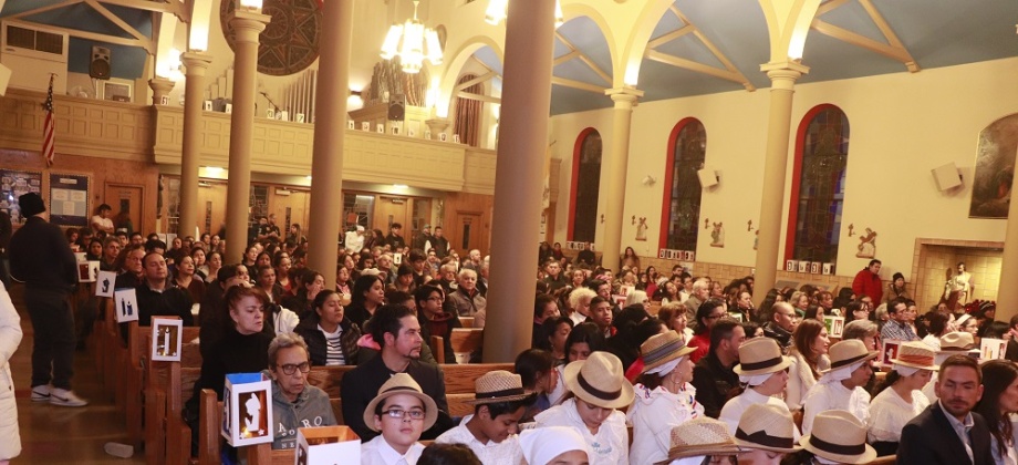 Consulado en Nueva York y la comunidad encendieron las velitas