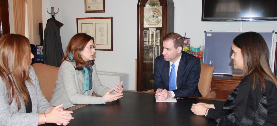 Alcalde de Hartford le manifestó a la Cónsul de Colombia en Nueva York, Susana Berenguer, el interés de explorar un intercambio comercial con Colombia