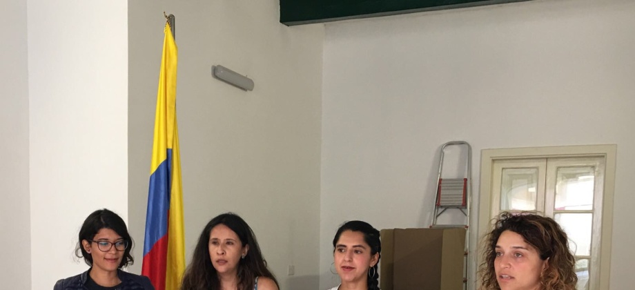 La apertura de la segunda vuelta presidencial en la mesa de votación en Malta