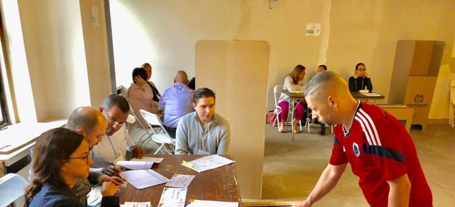 Consulado de Colombia en Boston inició último día de votaciones para elecciones presidenciales