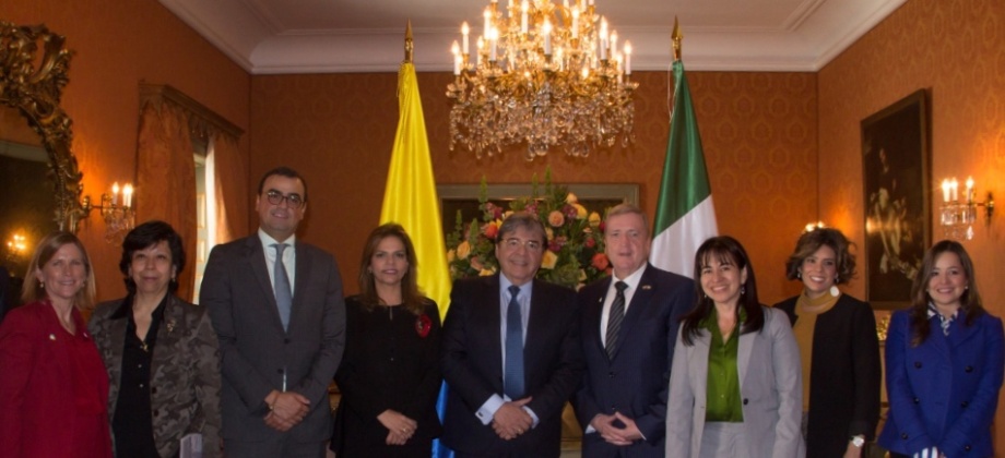 El Ministro de Estado de Irlanda para el Comercio, Empleo, Negocios y Mercado Único Digital de la UE culminó  visita en Colombia