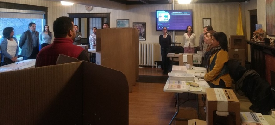Consulado de Colombia en Calgary inició la jornada final del proceso electoral en el exterior para Congreso y consultas interpartidistas 2018