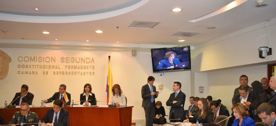 Canciller María Ángela Holguín asistió a debate de control político en Comisión Segunda de la Cámara de Representantes