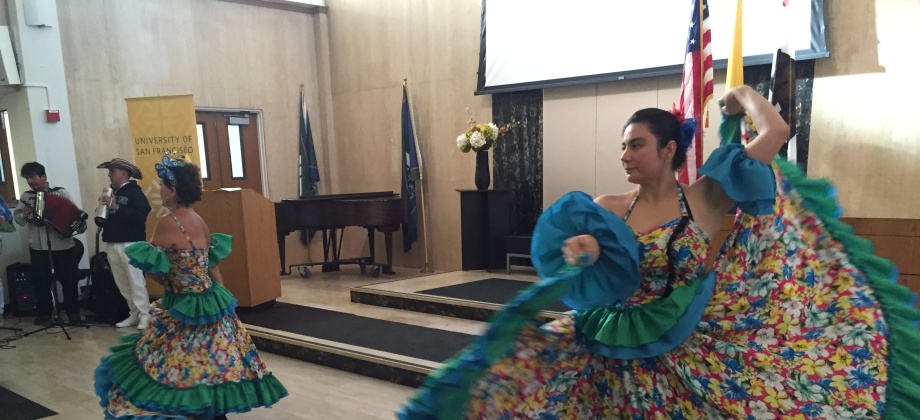 En conmemoración del día nacional, el Consulado General de Colombia realizó el pasado 20 de julio de 2016 un encuentro cultural en la Universidad de San Francisco con la comunidad colombiana.