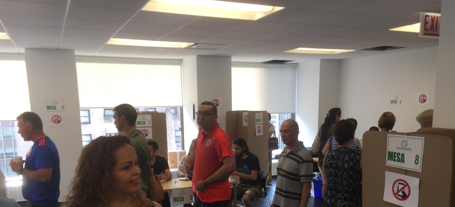 Hoy domingo 17 de junio culmina la  jornada electoral presidencial de segunda vuelta en el Consulado de Colombia en Chigago