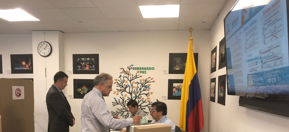 Las mesas de votación para la Consulta Popular Anticorrupción abrieron con normalidad en Chicago