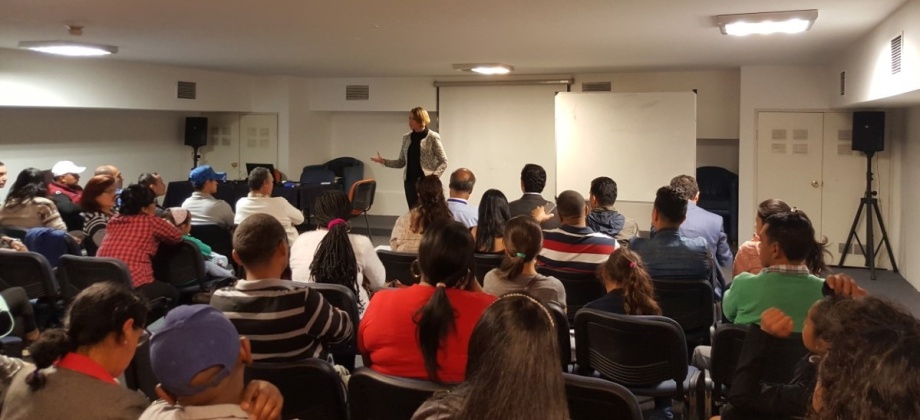 En Santiago de Chile, colombianos abrieron su corazón con mensajes de paz en la conmemoración del Día de la Memoria y Solidaridad con las Víctimas del Conflicto Armado    