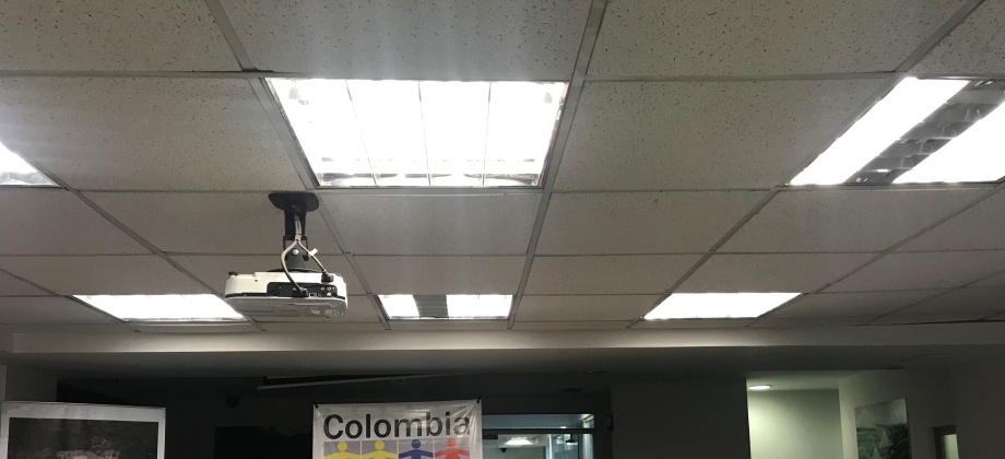 En el Consulado de Colombia en Quito y con el apoyo del programa Colombia nos Une se realizó el cierre del Taller de Bisutería dictado a mujeres 