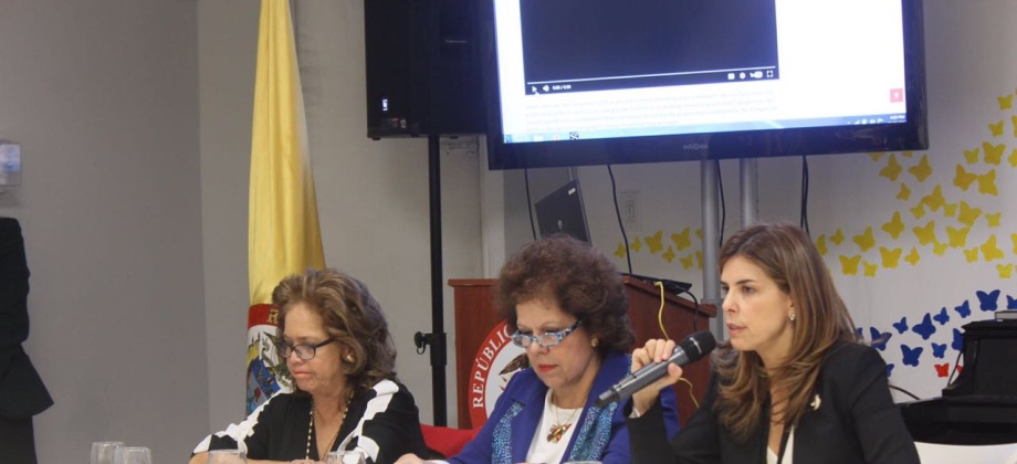 Los Cónsules de la coalición-Clacny trabajando por la comunidad latina