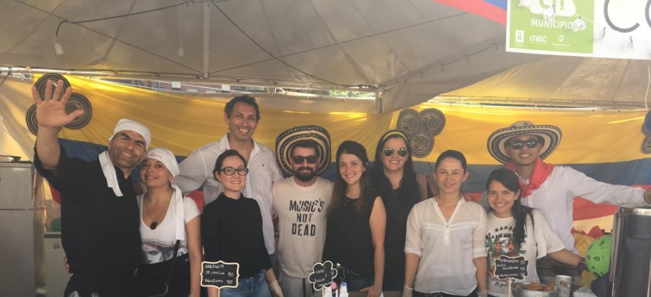 Embajada Colombia acompañó a los connacionales en la Feria de las Colectividades 