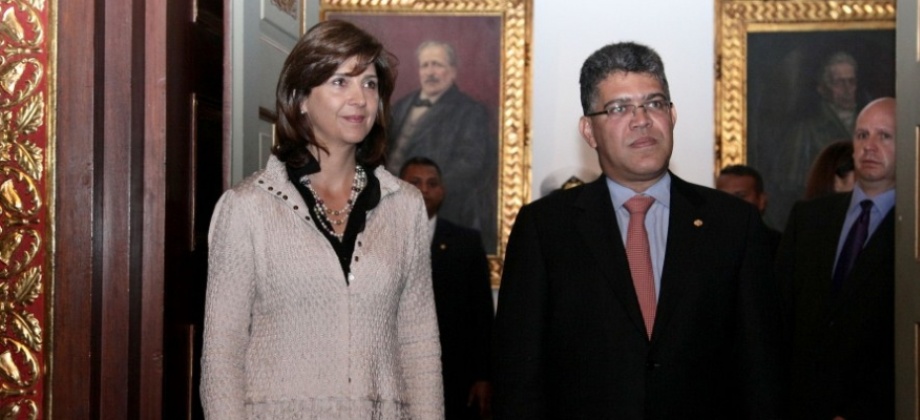 Los Cancilleres de Colombia, María Ángela Holguín, y de Venezuela, Elías Jaua, presidieron la Comisión Binacional. Foto: OP-Cancillería.