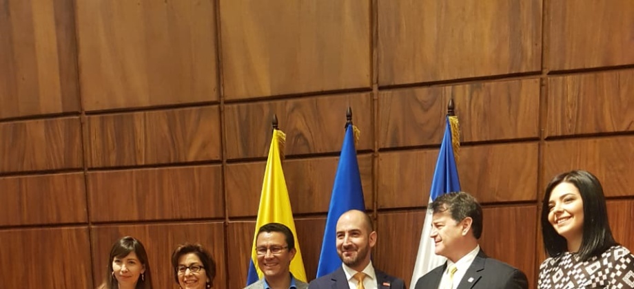 En Honduras el Consejero Presidencial para Asuntos Económicos y Estratégicos de Colombia,  Felipe Buitrago, presentó la conferencia “Exprimiendo la Economía Naranja” 
