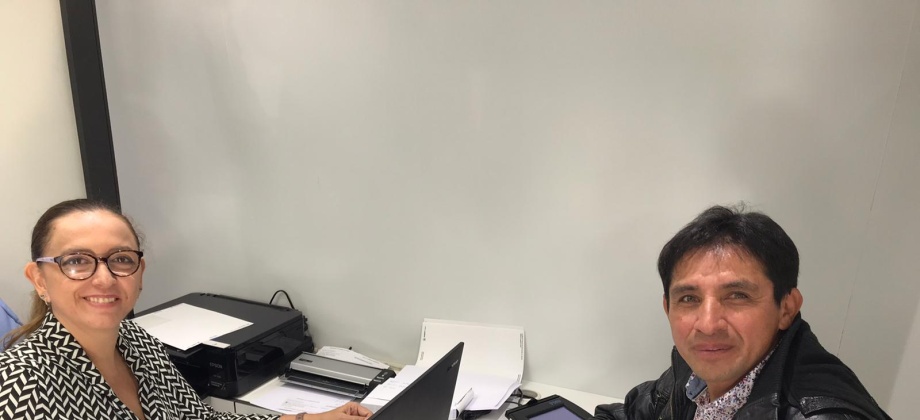 Connacionales participaron activamente en la jornada del Consulado Móvil realizada en Logroño
