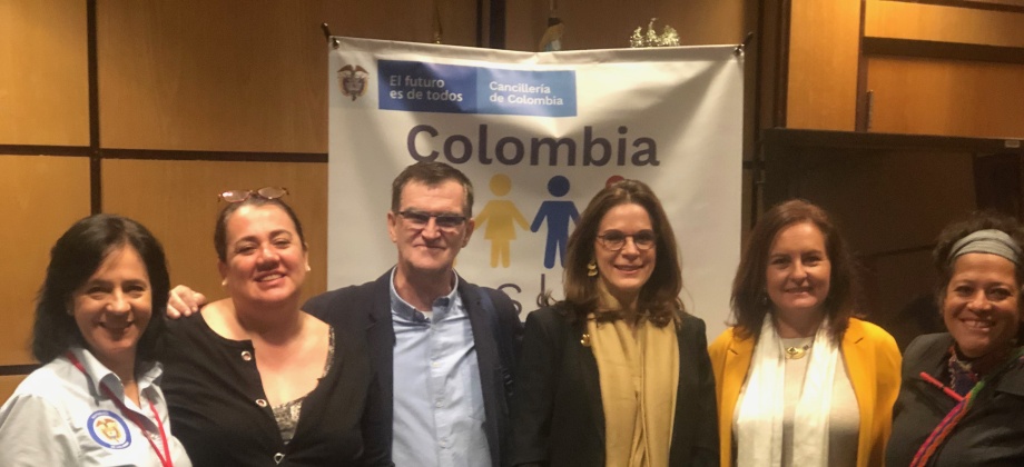 Cónsul Berenguer dio apertura al foro sobre salud mental y migración liderado por el Consulado de Colombia y departamento de salud 