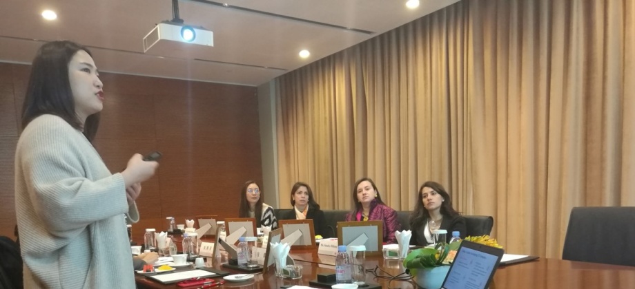 Cónsul General de Colombia, Luz Helena Echeverry, visitó a la sede de Huawei 