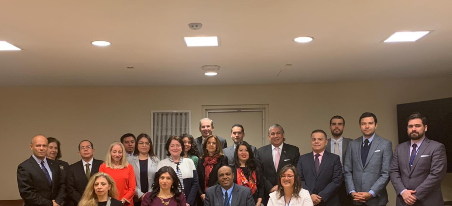 Cónsul Susana Berenguer participó en la reunión que sostuvo la Coalición de Cónsules de Nueva York con el Director de la OIM 
