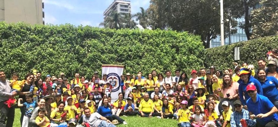Consulado de Colombia en Lima realizó el taller familiar: “Farolitos Navideños”
