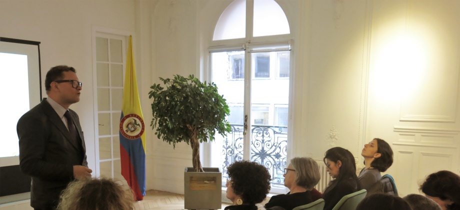 Reunión en el Consulado con las asociaciones colombianas y el Comisario del Año Francia Colombia 