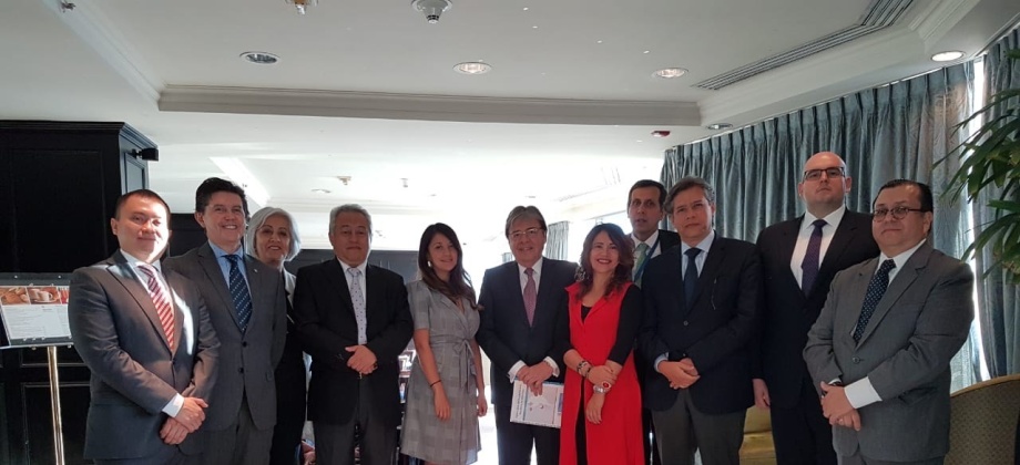 Canciller Carlos Holmes Trujillo se reunió con siete cónsules de Colombia en el Cono Sur