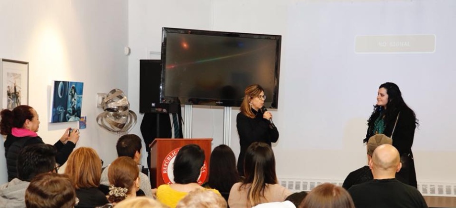 Sala llena en el Consulado en Nueva York en la noche de cortos