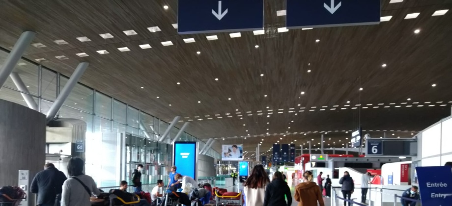 Desde Francia, hoy regresan al país 153 colombianos en un vuelo 