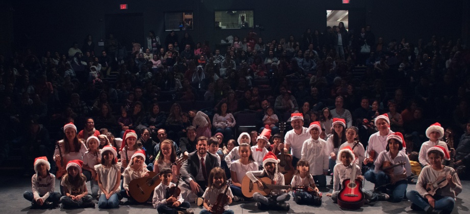 En la Noche de Velitas el Consulado de Colombia en Calgary compartió con la comunidad 