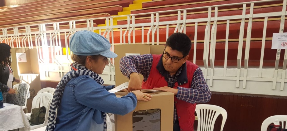 Consulado de Colombia en Quito inició el último día  elecciones presidenciales de segunda vuelta