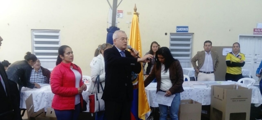 La Embajada y el Consulado de Colombia en Quito iniciaron la jornada final del proceso electoral en el exterior para Congreso y consultas interpartidistas 2018