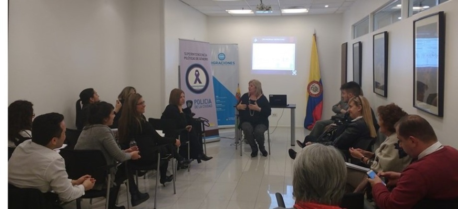 El Cónsul de Colombia en Buenos Aires en compañía de funcionarios asistieron al taller sobre el fenómeno de la violencia