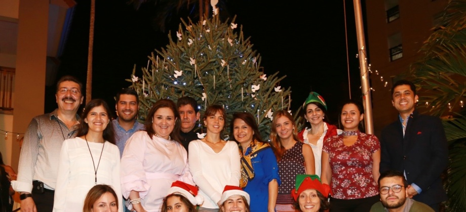 El Consulado de Colombia en Miami celebró la tradicional noche de velitas en 2017