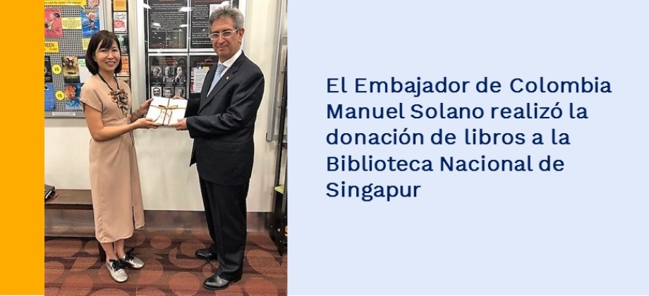 Embajador de Colombia Manuel Solano realizó la donación de libros a la Biblioteca Nacional de Singapur