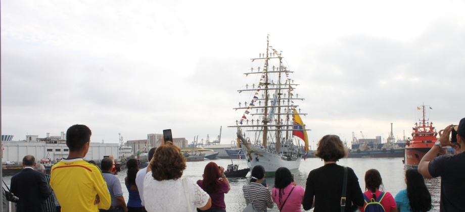 Embajador de Colombia en España, Alberto Furmanski recibe la llegada oficial del Buque Insignia “Gloria” a Gran Canaria en 2017