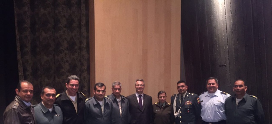  Embajador y agregado militar de Colombia en Canadá acompañaron participación de oficiales colombianos en el curso de Altos Estudios en Defensa del Colegio Interamericano de Defensa