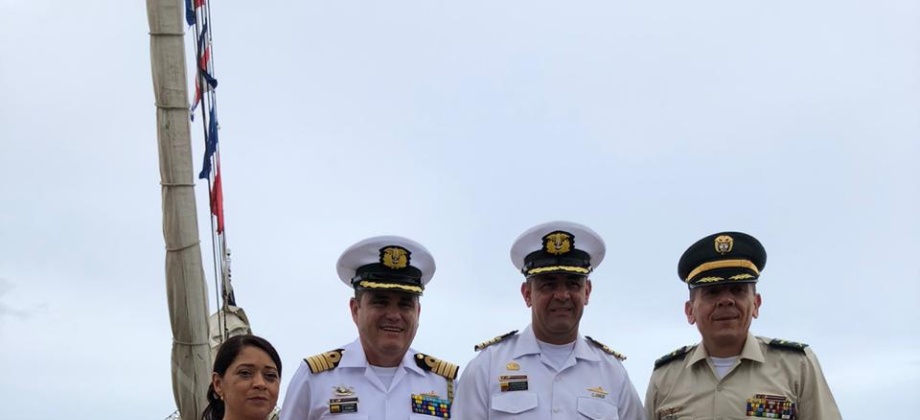 Embajada de Colombia en Honduras acompañó la visita del Buque Escuela ARC Gloria a la Isla de Roatán