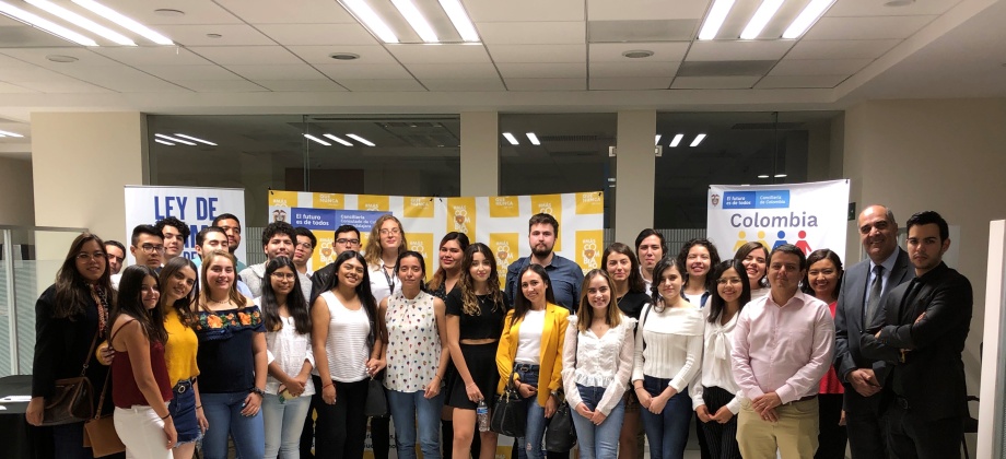 Estudiantes del Instituto Tecnológico y de Estudios Superiores de Monterrey visitaron el Consulado de Colombia 