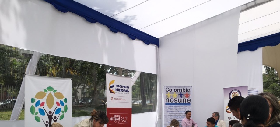 La Primera Feria de Servicios para colombianos en Santiago de Chile superó las expectativas al recibir unos 4.000 asistentes