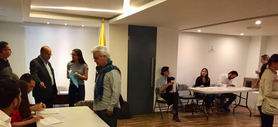 Inició la jornada electoral presidencial 2018 para la segunda vuelta en el Consulado de Colombia en Ciudad de México