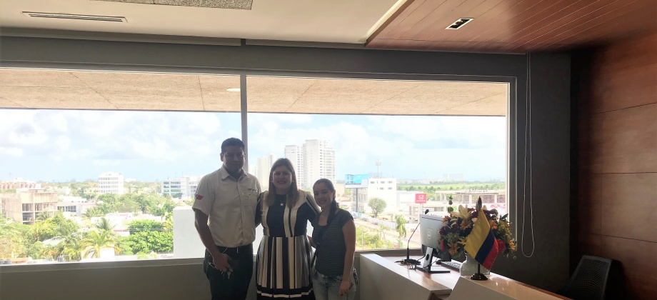 Consulado de Colombia en Cancún destaca la visita de su primera usuaria a la nueva sede consular