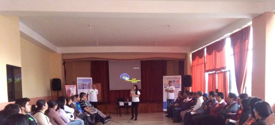 Consulado en Quito y el Programa Colombia nos Une realizaron en Riobamba el Taller “Servicio y Atención al Cliente”