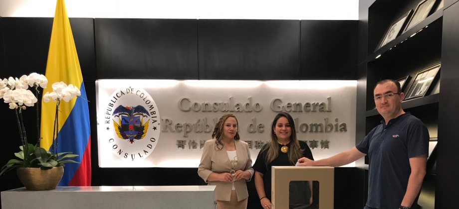 Último de votaciones para la segunda vuelta en  Consulado de Colombia en Guagzhou